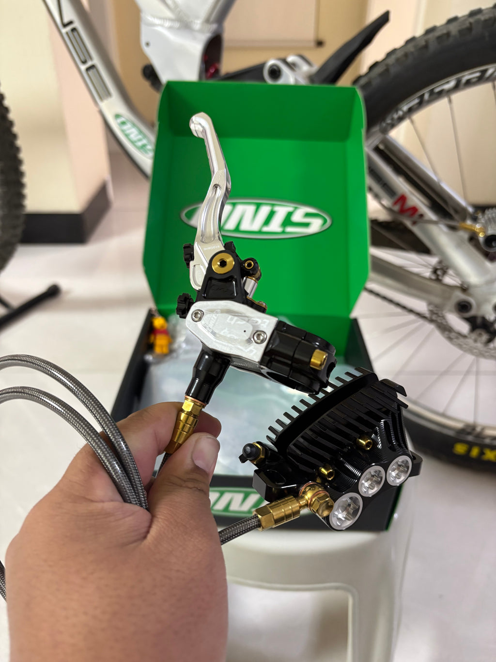 Dnis v6 brake set