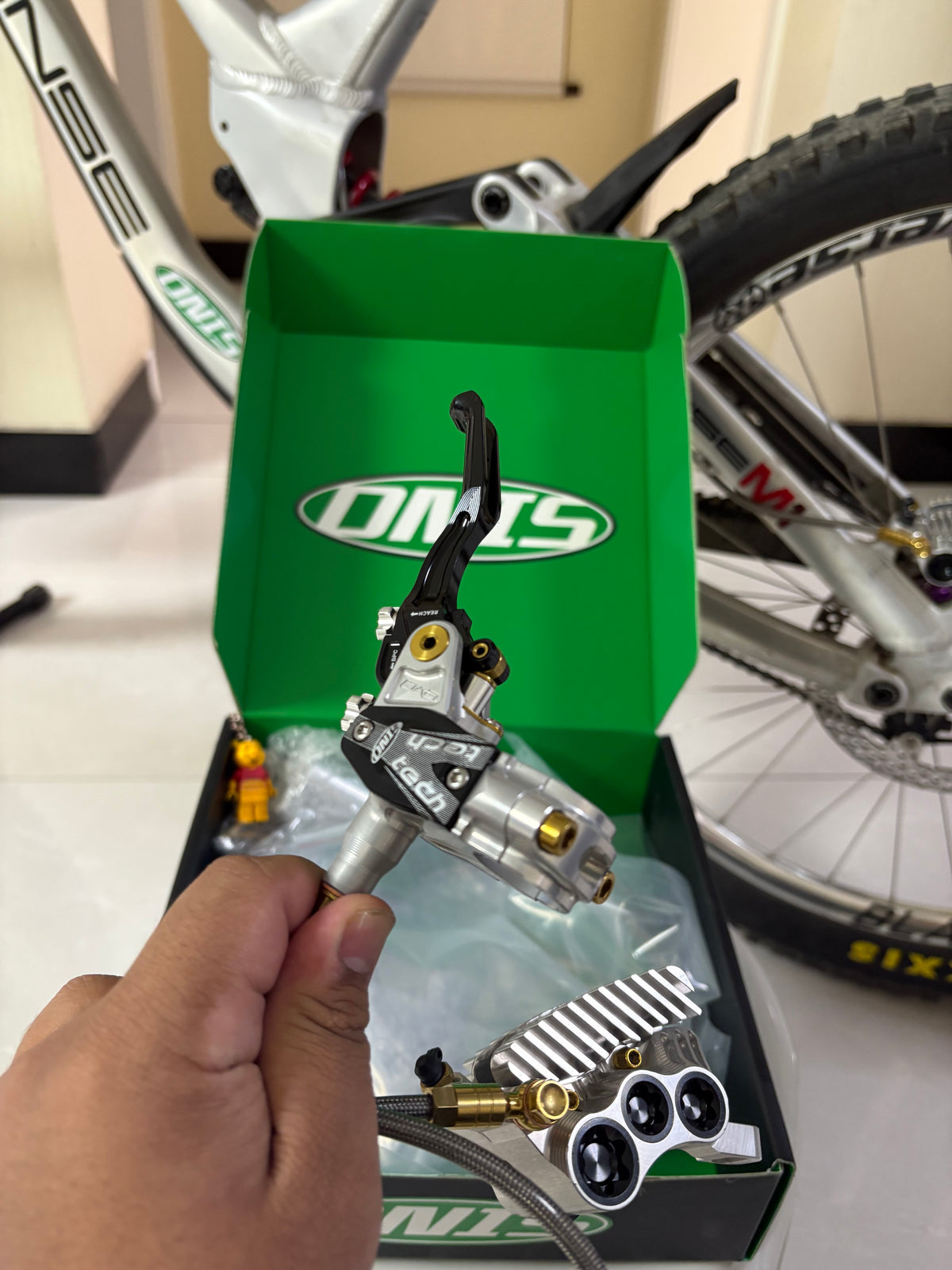 Dnis v6 single brake set