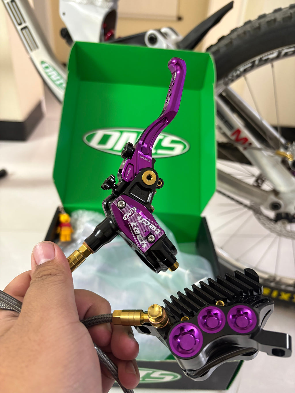 Dnis v6 brake set